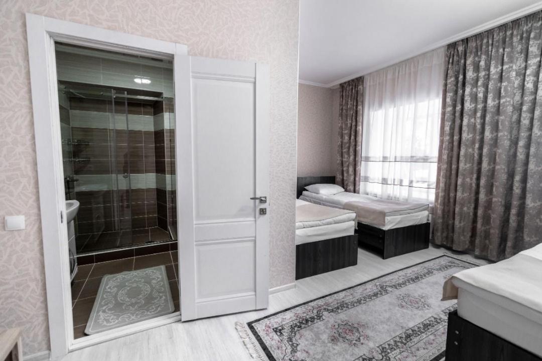 Mixx Hotel Karakol Extérieur photo