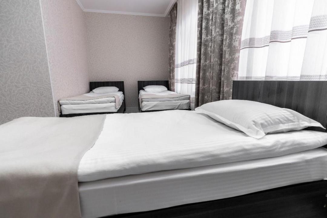 Mixx Hotel Karakol Extérieur photo