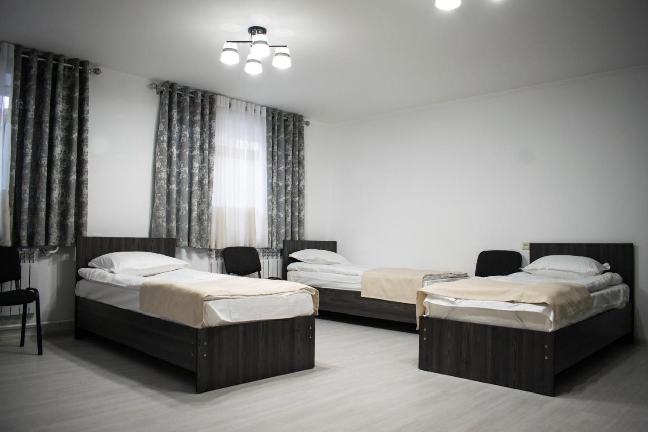 Mixx Hotel Karakol Extérieur photo