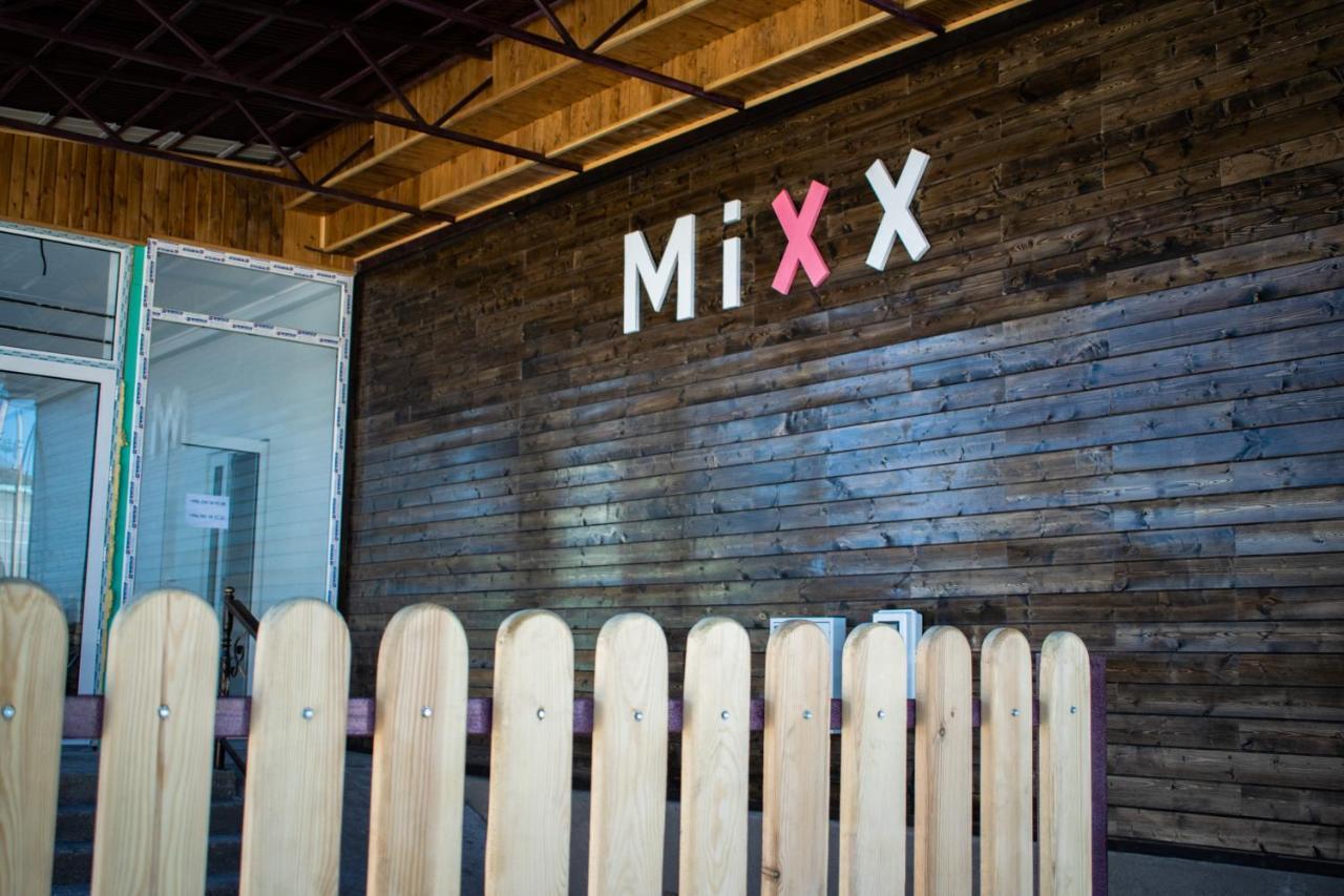 Mixx Hotel Karakol Extérieur photo