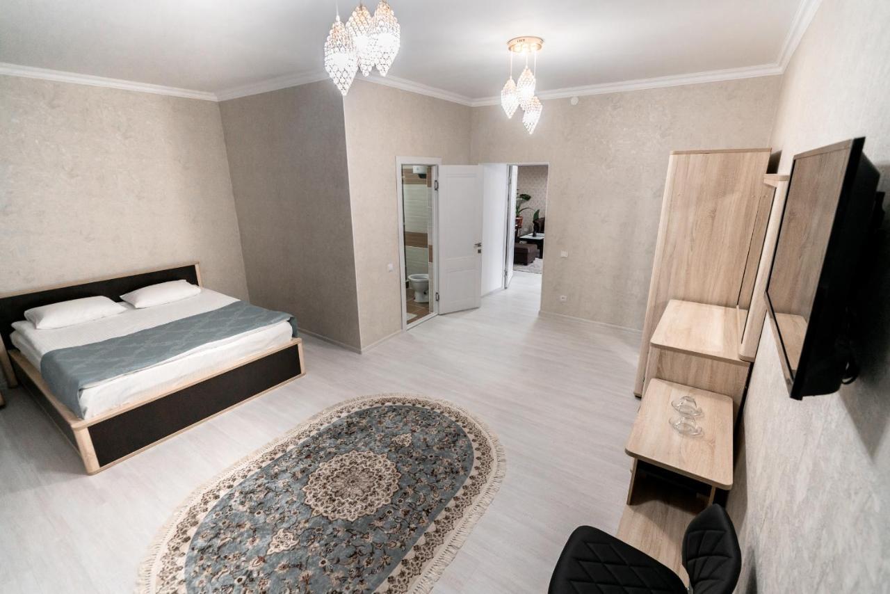 Mixx Hotel Karakol Extérieur photo