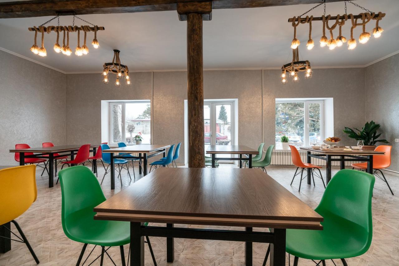Mixx Hotel Karakol Extérieur photo