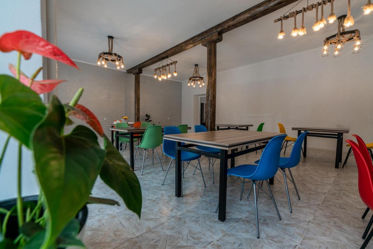 Mixx Hotel Karakol Extérieur photo