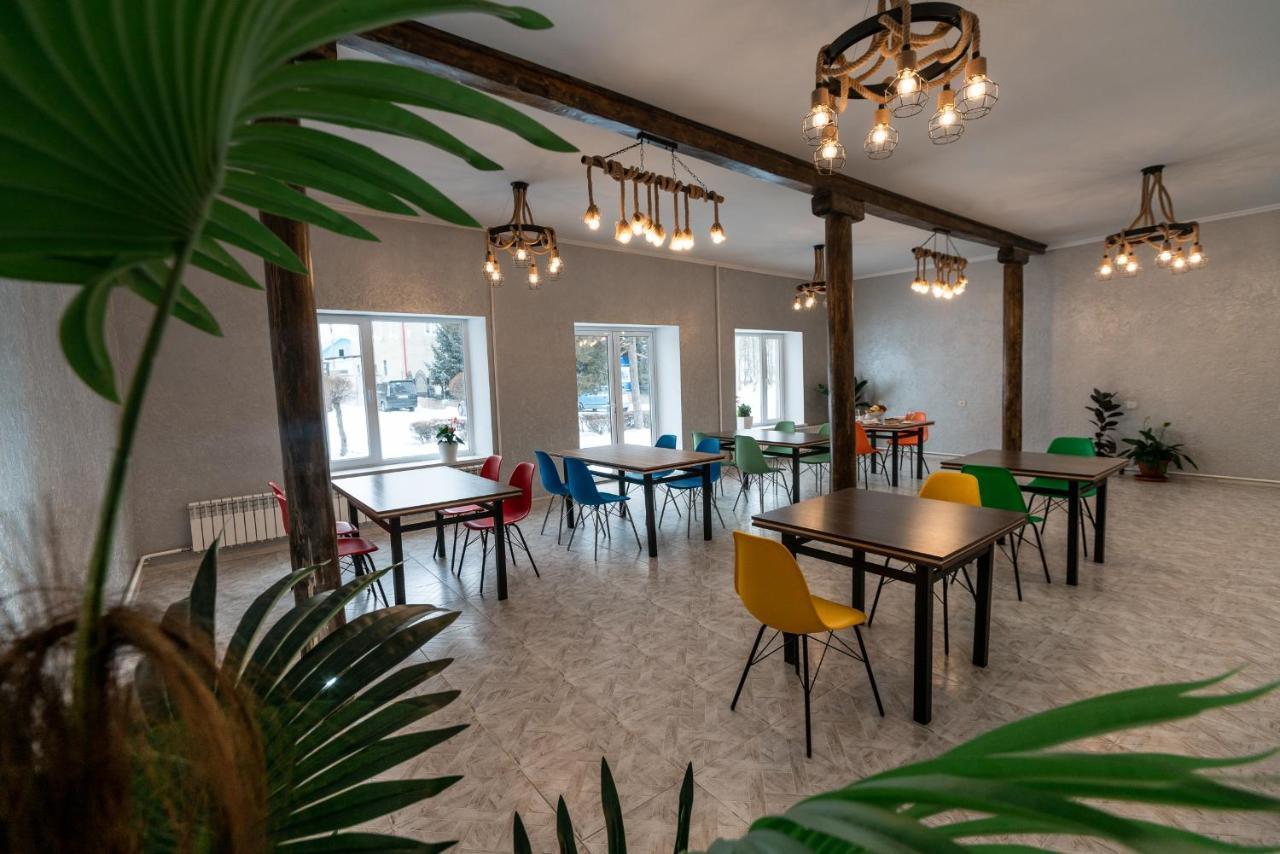 Mixx Hotel Karakol Extérieur photo