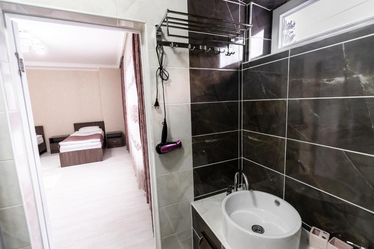 Mixx Hotel Karakol Extérieur photo