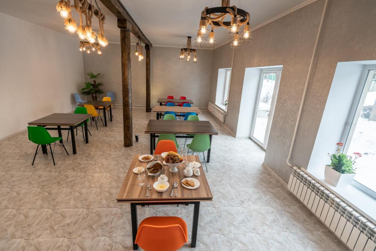 Mixx Hotel Karakol Extérieur photo